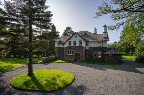 Luxury - Contemporary - Lakeland Home - Sleeps 10 - Stunning Lake Views